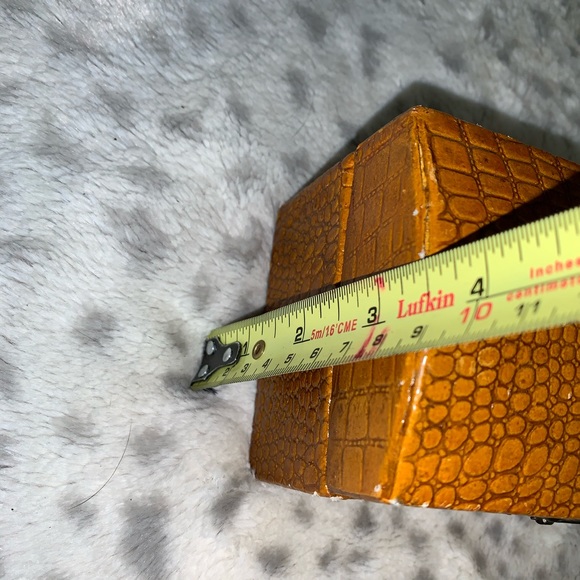 Vintage Very Small Jewelry or Treasure Box Velvet Lined - Picture 5 of 5